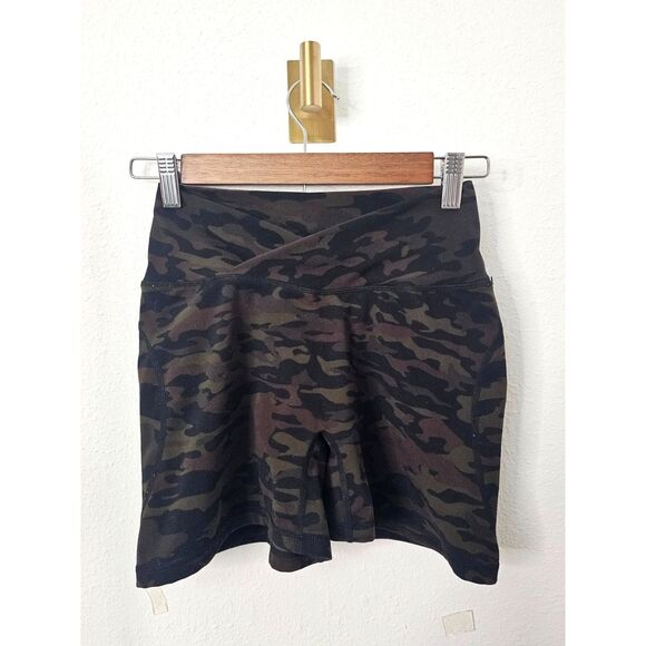 Alphalete Camo Sports Bra and Shorts Set Small - Picture 4 of 6